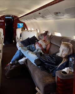 alix_earle posts 2025-04-12 00.16 DIUR0PUyOet_12_12 490061122_18498083017029152_7148278622348685399_n.jpg