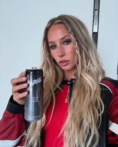 alix_earle posts 2025-04-15 00.29 DIcBsPKSPJt_3_4 491502832_18498726631029152_6088695174746200906_n.jpg