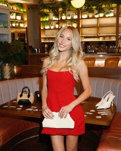 alix_earle posts 2025-04-18 07.41 DIkhlvlRFNx_12_15 490274712_18499371082029152_4855613844154303711_n.jpg