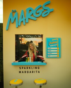 alix_earle posts 2025-04-19 02.18 DImhUfpREVY_2_15 491441237_18499504270029152_747698353383658755_n.jpg