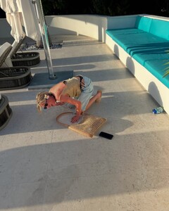 alix_earle posts 2025-04-25 02.45 DI2BLXLREuL_6_6 491443244_18500528683029152_585972423986796089_n.jpg