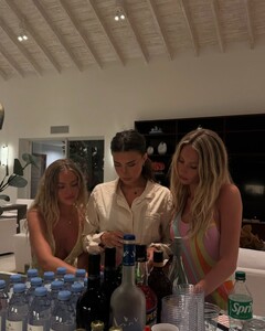 alix_earle posts 2025-05-01 06.49 DJF59Rbx_bE_9_18 494549603_18501674752029152_3382651281342257093_n.jpg