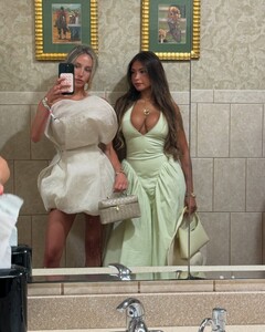 alix_earle posts 2025-05-05 02.14 DJPtrGHTJgE_11_12 495702140_18502367920029152_7623947007029508462_n.jpg