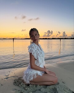 alix_earle posts 2025-05-12 07.34 DJiTy5gRXKN_4_18 497110417_18503721814029152_6240246306188485433_n.jpg