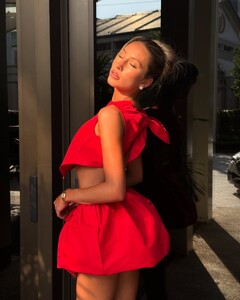 alix_earle posts 2025-05-21 03.56 DJ5GALQR_R5_5_7 500094867_18505347481029152_7201541568792634243_n.jpg