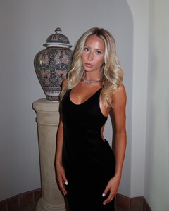 alix_earle posts 2025-05-28 07.08 DKLdlWIxg6k_2_13 501537456_18506754205029152_6540573280336688641_n.jpg