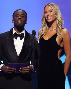 alix_earle posts 2025-05-28 07.08 DKLdlWIxg6k_7_13 501436910_18506754262029152_2712602692847342771_n.jpg