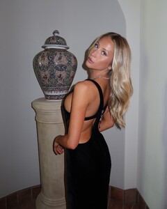 alix_earle posts 2025-05-28 07.08 DKLdlWIxg6k_9_13 501415050_18506754271029152_6939677666776981199_n.jpg