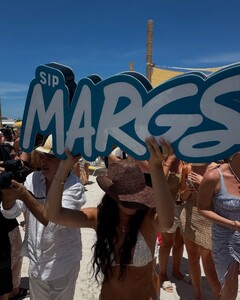 alix_earle posts 2025-05-31 04.00 DKS2bNJRzLZ_3_8 501889678_18507449152029152_3280939452103163264_n.jpg