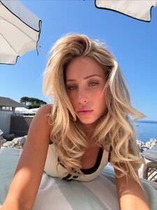 alix_earle posts 2025-06-21 23.13 DLK_F93R0ip_2_15 511462411_18511772281029152_1171123795478679623_n.jpg