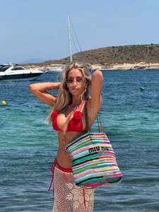 alix_earle posts 2025-06-24 01.35 DLQY6PTonte_1_15 505198149_18512149687029152_7440438321369783971_n.jpg