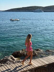 alix_earle posts 2025-06-29 20.24 DLfSEnzozVc_2_11 513875380_18513162997029152_1400439097427982992_n.jpg