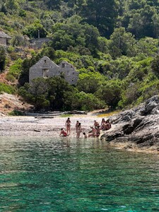 alix_earle posts 2025-07-02 01.03 DLk7jYKIN6A_11_16 514563533_18513565174029152_225361898554614043_n.jpg