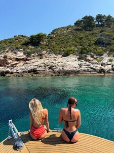 alix_earle posts 2025-07-02 01.03 DLk7jYKIN6A_8_16 514595421_18513565141029152_2244440738925880924_n.jpg