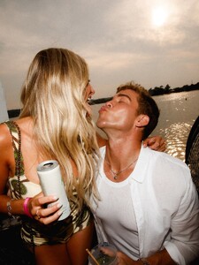 alix_earle posts 2025-07-28 04.37 DMoQwa1xL42_3_18 524356993_18518366362029152_6278229489648501186_n.jpg