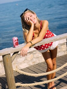 alix_earle posts 2025-08-06 22.38 DNBXqeNxFwE_14_14 527682338_18520045702029152_8361764195915074631_n.jpg