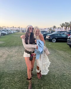 alix_earle tagged 2023-04-16 00.28 CrEVWaHvtrX_7_7 329312646_204900582263875_962411991394540771_n.jpg