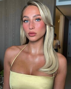 alix_earle tagged 2023-07-10 23.51 CuhtYf-v3eq_1_1 358149493_18370047316029587_5246320557052688273_n.jpg