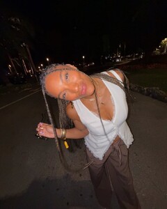 alix_earle tagged 2025-07-03 03.31 DLnxWHuhImG_7_8 515849198_18521757739022855_7215352315284760047_n.jpg