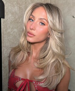 ash_kholm posts 2025-02-09 22.45 DF3C7-6P3He_1_2 476402844_18495843838060366_6585821841708389362_n.jpg