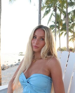 aureum.collective posts 2024-07-09 18.08 C9M8WBfAsIn_2_4 468641683_18098990767470848_5809131161476422553_n.jpg