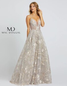 ballgowns-by-mac-duggal-20211h-190406.jpg