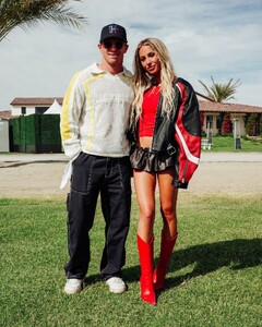 billboard posts 2025-04-16 05.40 DIfKGn3uyNG_7_8 490474600_18501904999062626_2069918155878829397_n.jpg