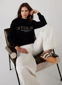 black-studio-sweatshirt_1_250716041026_1000x.webp