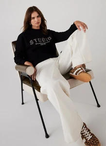 black-studio-sweatshirt_3_250716041026_1000x.webp