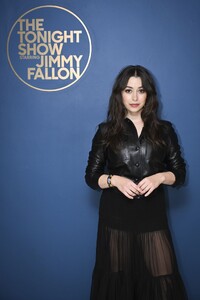 cristin-milioti-s-darkly-glamorous-tonight-show-look-1.jpg