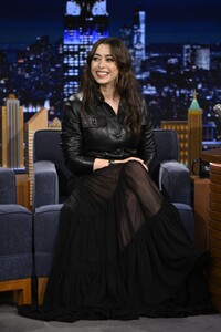 cristin-milioti-s-darkly-glamorous-tonight-show-look-4.jpg