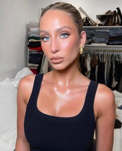 cutswomen posts 2023-03-20 23.25 CqBRZkMvffV_1_2 336418635_679145447549594_7979544198179418976_n.jpg