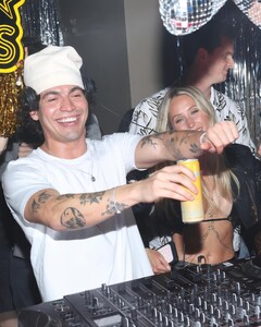 discolines posts 2025-05-14 03.36 DJnCMixBuHV_4_9 498120017_18498425158013280_1839152551783195471_n.jpg