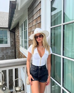 electricpicks posts 2023-07-03 05.35 CuNueuzJdur_1_2 357456944_18373828312037502_8969161799106586967_n.jpg