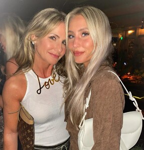 hotmess posts 2024-05-18 01.39 C7FR1JuvIYD_2_7 444191382_820774016089521_6174065170829845263_n.jpg