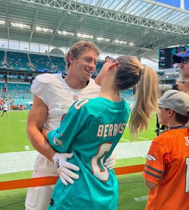 hotmess posts 2024-07-27 20.30 C97i5PXRpd__5_5 453171932_357315587258249_6858423912783093342_n.jpg