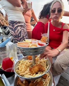 hotmess posts 2024-08-02 02.08 C-JBjlWyczg_4_9 453458717_417633521327613_6875270973819636652_n.jpg