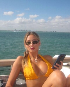 janthee.official posts 2023-03-29 22.03 CqYTNisKJgp_1_1 337975848_192772690169181_6268299649336901687_n.jpg