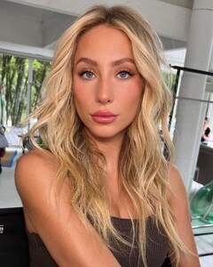 jojomartistry posts 2023-03-30 21.44 Cqa1yHzrjf__2_2 338257578_551016833818681_8746691453930691297_n.jpg