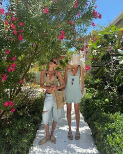 kristinkonefal posts 2025-04-29 02.14 DJAQ3hoPAJT_2_13 491425213_18495568816036310_5918180630412394884_n.jpg