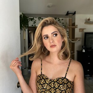 lauramarano_1755290936_3699970999723814120_33511106.jpg