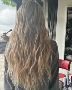 leahcasohair posts 2024-05-06 05.37 C6mzh2JrmKU_3_3 441471843_2808805109271689_612302960858261134_n.jpg