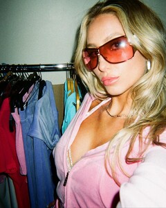 michelledion posts 2023-03-10 01.28 CplKybnp_NT_6_8 334320756_9025368210838736_4089936566439686908_n.jpg