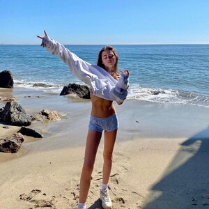 myrkiajade_3043473685872557927's2025-8-8-18.0.333 story.jpg