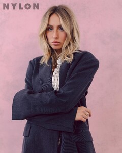 nylonmag posts 2023-12-04 19.32 C0bwsKjgVlt_2_4 407635951_1567508720657999_6689797160597428681_n.jpg