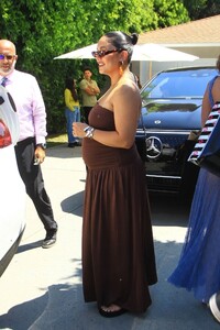 pregnant-vanessa-hudgens-arrives-at-jennifer-klein-s-day-of-indulgence-event-in-brentwood-08-10-2025-1.jpg