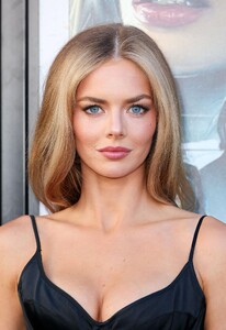 samara-weaving-s-eenie-meanie-red-carpet-style-1.jpg