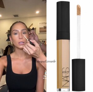 shopalixearle posts 2023-02-27 01.36 CpI23lfuCMv_4_7 333081949_1866837017002845_3968314857720508092_n.jpg