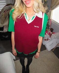 stocking_fashion posts 2025-01-01 09.04 DERJ9H2SCf__3_4 472240515_1086845256254502_6523624602973336598_n.jpg