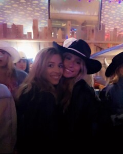 taytay929 posts 2023-03-29 03.14 CqWR_5NAiVE_4_9 338417473_554903446626036_325306688237127294_n.jpg